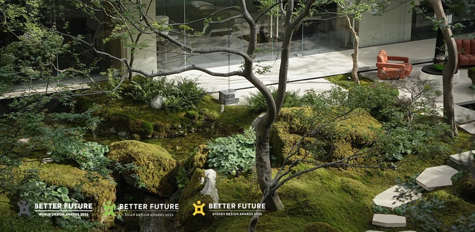Elevated view of a lush mossy courtyard garden with stepping stones and a water feature by Mind Studio.
